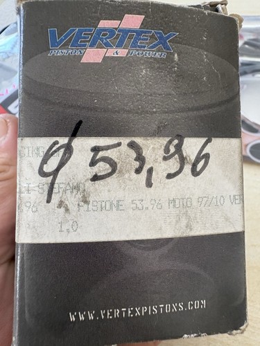 Pistone vertex per - vertex,